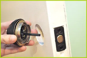 Expert Locksmith Services Milwaukee, WI 414-797-1002 - 12-changing-locks