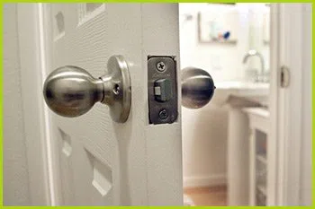 Expert Locksmith Services Milwaukee, WI 414-797-1002 - 14-unlock-door