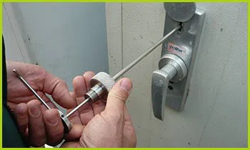 Expert Locksmith Services Milwaukee, WI 414-797-1002 - 15-emergency-locksmiths