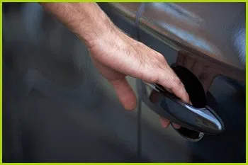 Expert Locksmith Services Milwaukee, WI 414-797-1002 - 8-opening-car-locks